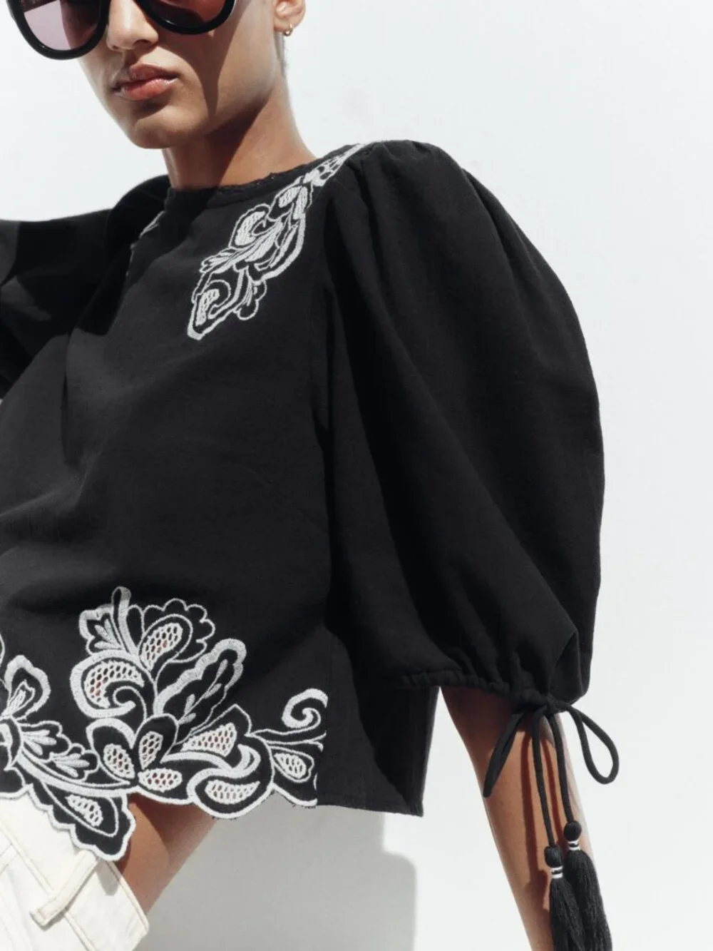ZARA Black White Embroidered Puff Sleeve Blouse Size Small
